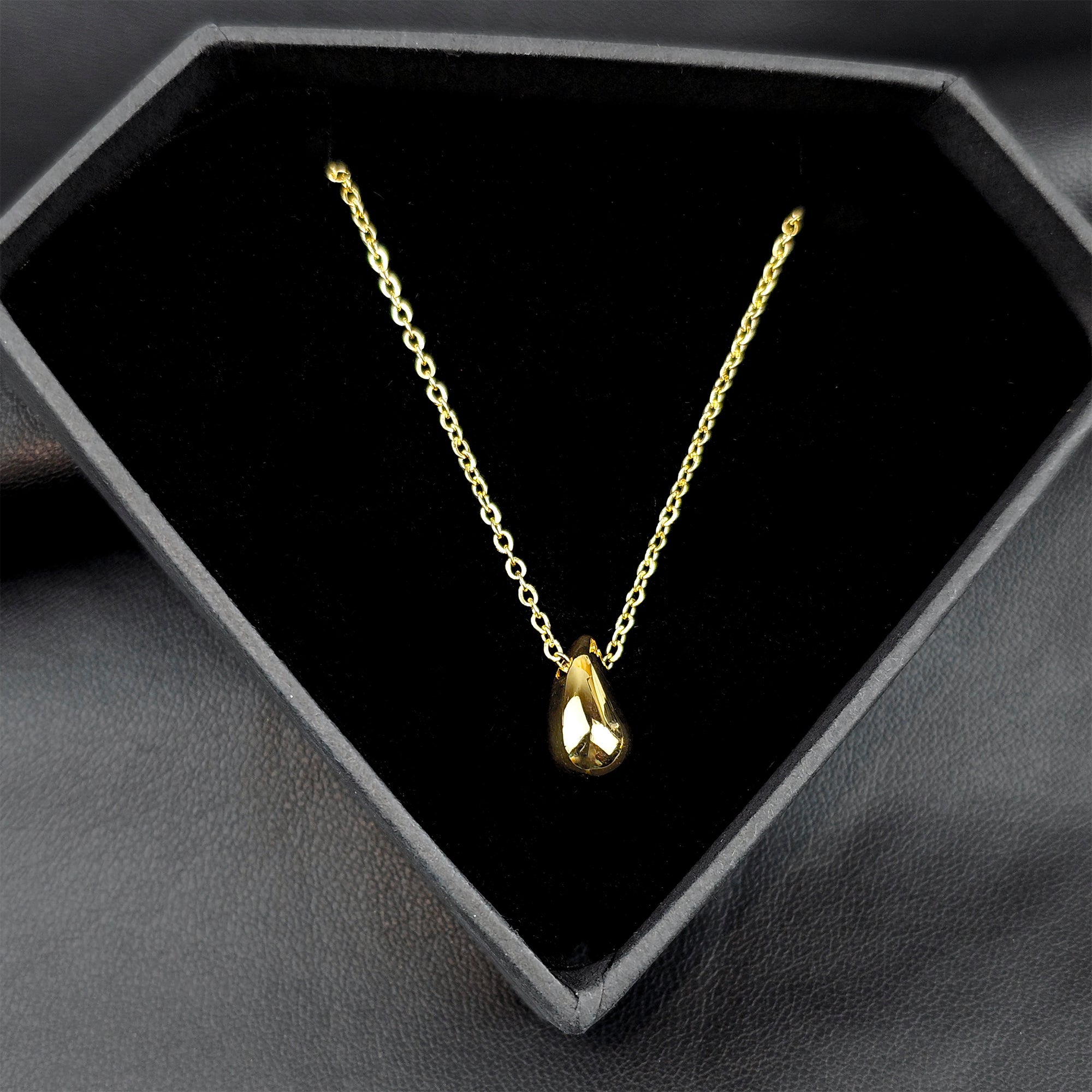 Dainty Teardrop Pendant Necklace